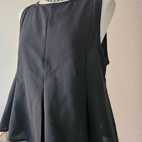 [BUNJANG] Princess Line Flare Sleeveless Blouse / 프린세스라인 플레어 민소매 블라우스
