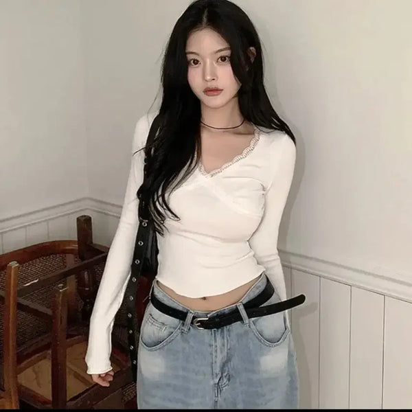 [BUNJANG] V-Neck Lace Ribbed Cropped Long Sleeve T-Shirt / 브이넥 레이스 골지 크롭 긴팔 티