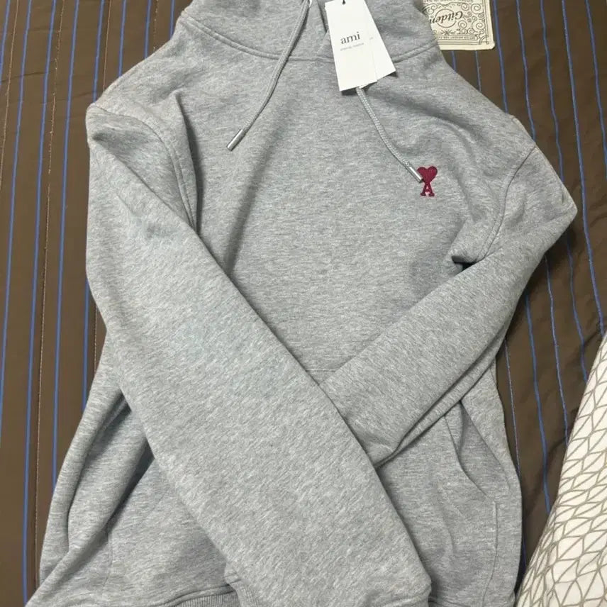 [BUNJANG] AMI Heart Logo Hoodie (Gray, Size S) / 아미 후드티s 급처합니다.