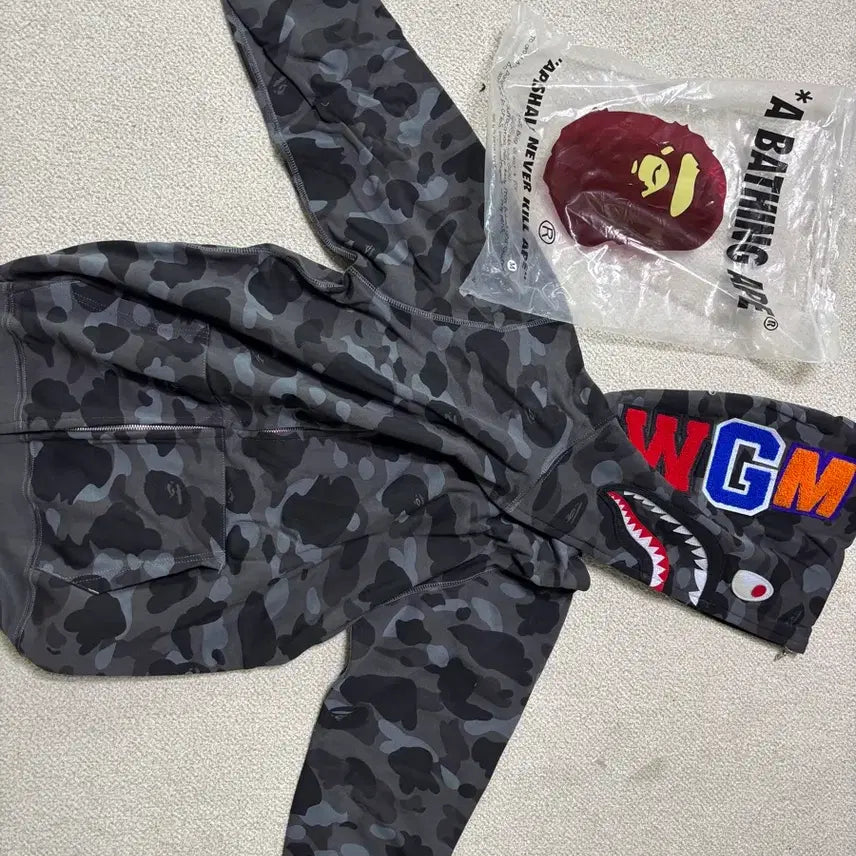 [BUNJANG] BAPE Shark Hooded Zip-Up Camo Black M / 베이프 샤크 후드 집업 카모 블랙