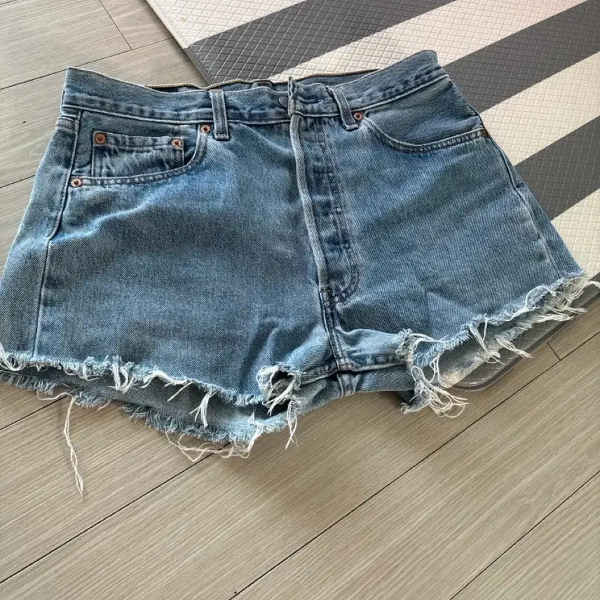 [BUNJANG] Levi's Cut-off Hem Denim Shorts / 리바이스청반바지
