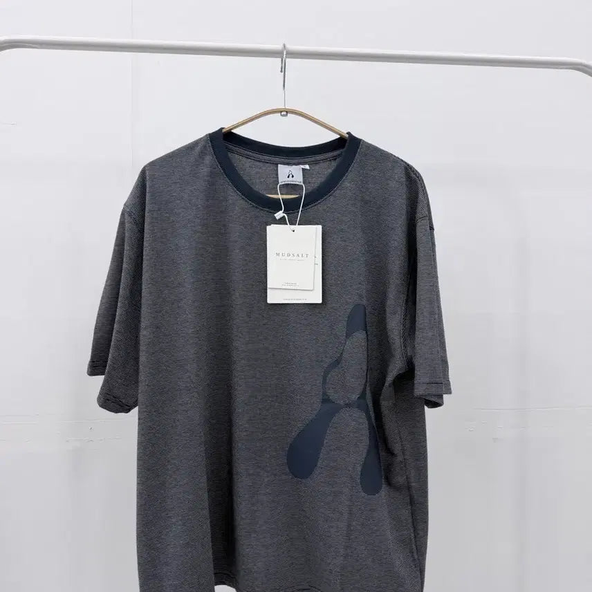 [BUNJANG] Mud Salt Cropped Stripe Short-Sleeve T-Shirt Navy / 머드솔트 크롭 스트라이프 반팔 티셔츠 네이비