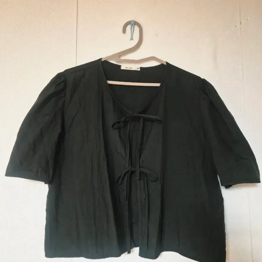 [BUNJANG] Black Ribbon Tie Blouse / 블랙 리본 묶는 블라우스