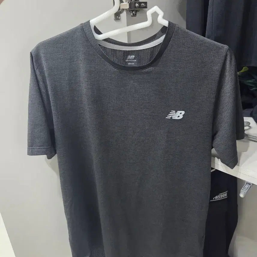 [BUNJANG] New Balance Short Sleeve T-Shirt and Shorts Running Set / 뉴발란스 반팔 티셔츠 반바지 러닝 세트 일괄 판매
