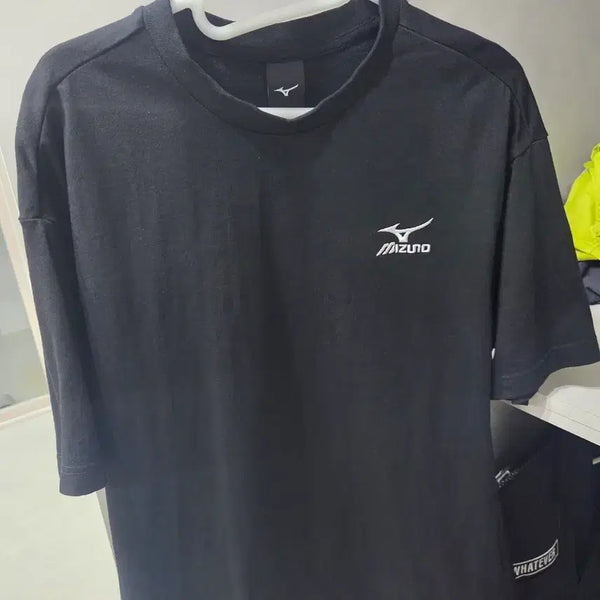 [BUNJANG] Mizuno Black T-shirt - Size M / 미즈노 반팔티 블랙 M 거의 새거