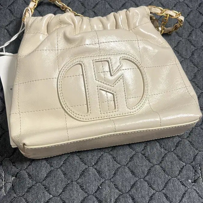 [BUNJANG] Hazzys Women's Quilting Chain Crossbody Bag Cream / 헤지스 여성 크로스백 퀄팅 체인 크림