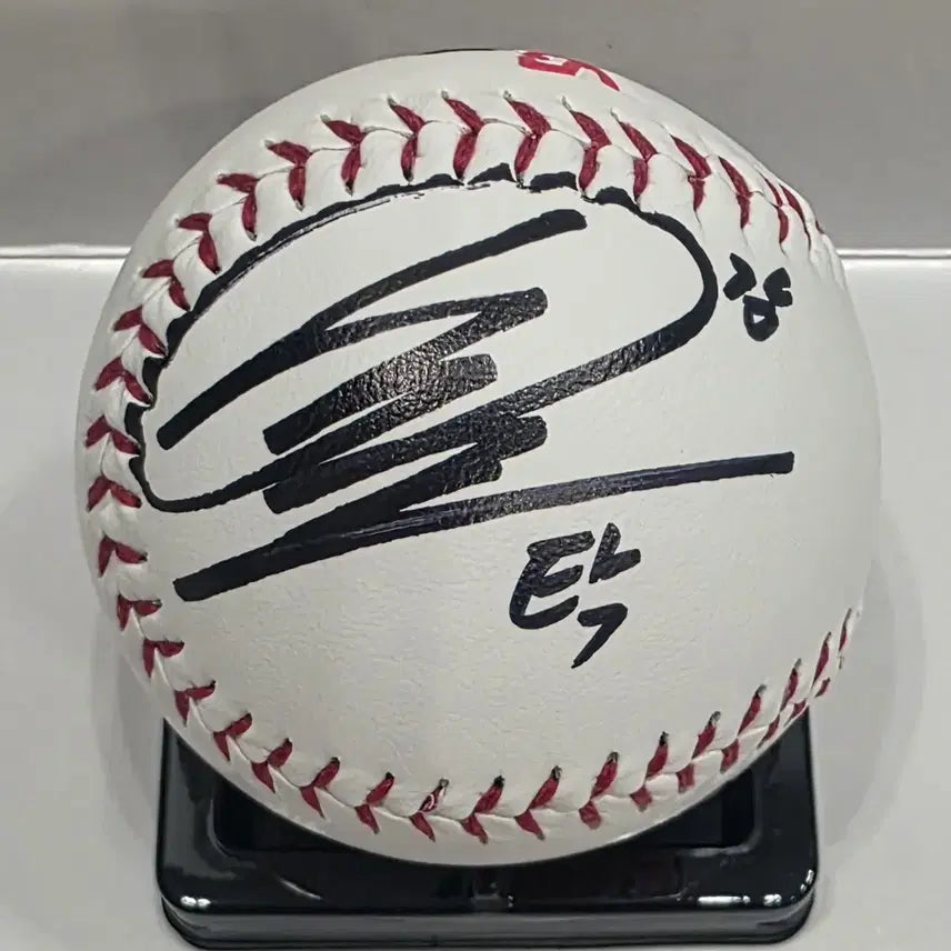 [BUNJANG] Seong Yeong-tak Signed Kia Logo Baseball / 성영탁 기아 로고볼 싸인볼
