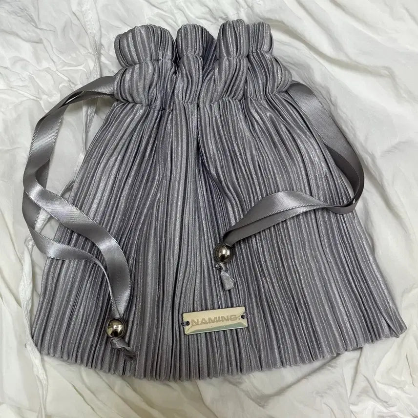 [BUNJANG] Naming Silver Pleated Pouch / 네이밍 실버 플리츠 파우치