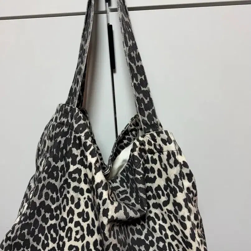 [BUNJANG] Serr Leopard Twill Cotton Middle Bag / 세르 레오파드 트윌 코튼 미들백