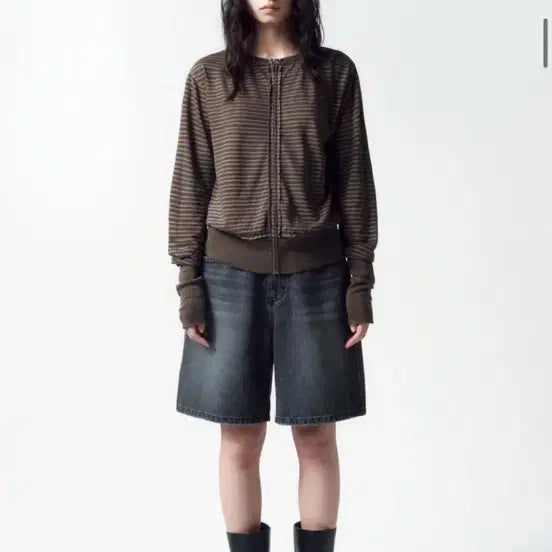 [BUNJANG] INSILENCE WOMAN Wide Bermuda Denim Shorts XS [CALIK] Dark Grey / (새제품)인사일런스우먼 와이드 버뮤다 데님XS [CALIK] DARK GREY
