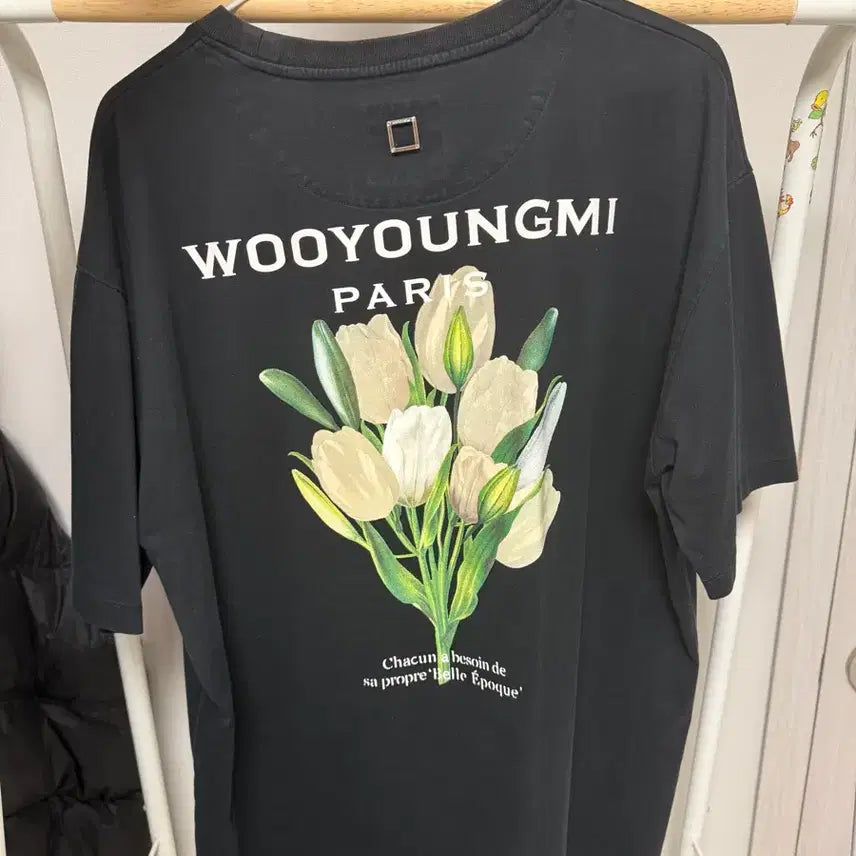 [BUNJANG] Woo Young Mi Flower Back Logo T-Shirt / 우영미 플라워 백로고 반팔