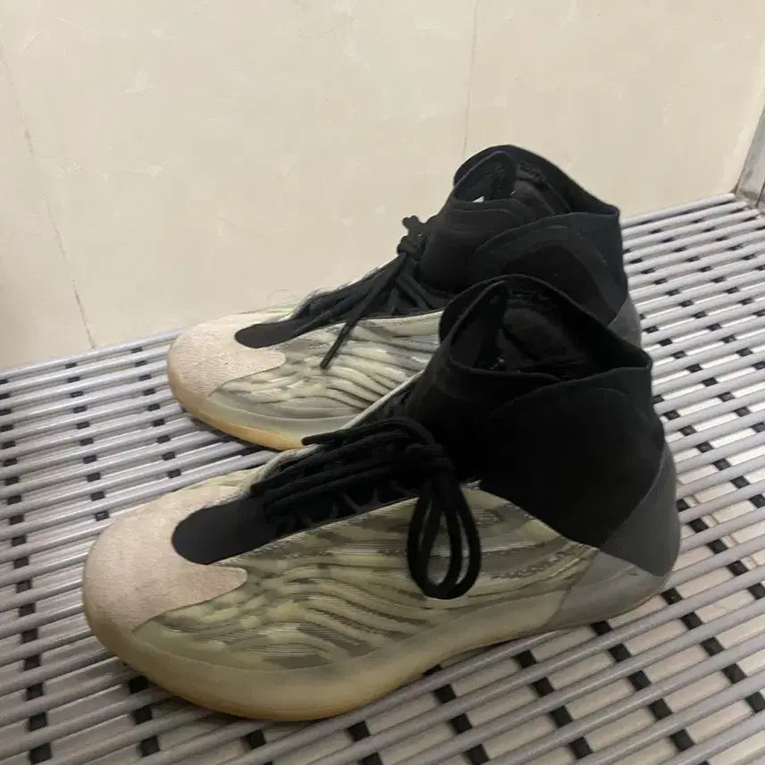 [BUNJANG] Adidas Yeezy Quantum Basketball Shoes / 이지 퀀텀 바스켓볼 285