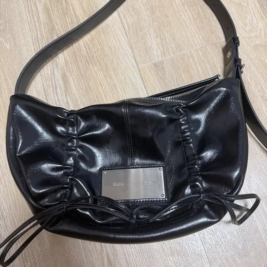 [BUNJANG] Matinkim Half Shirring Ribbon Round Bag Black / 마뗑킴 하프 셔링 리본 라운드백 블랙