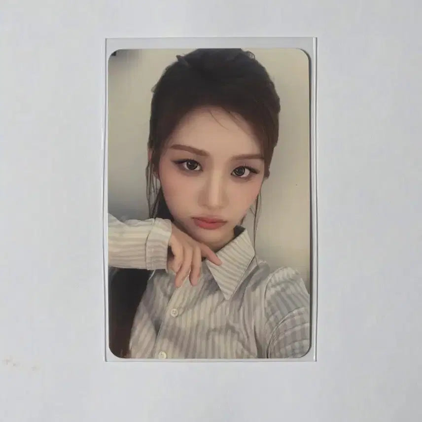 [BUNJANG] NMIXX Seolyoon Office Photocard (Standard Album Included) / 엔믹스 / 설윤 / 오피스 포카 / 블발 일반반 앨범 1종 포함
