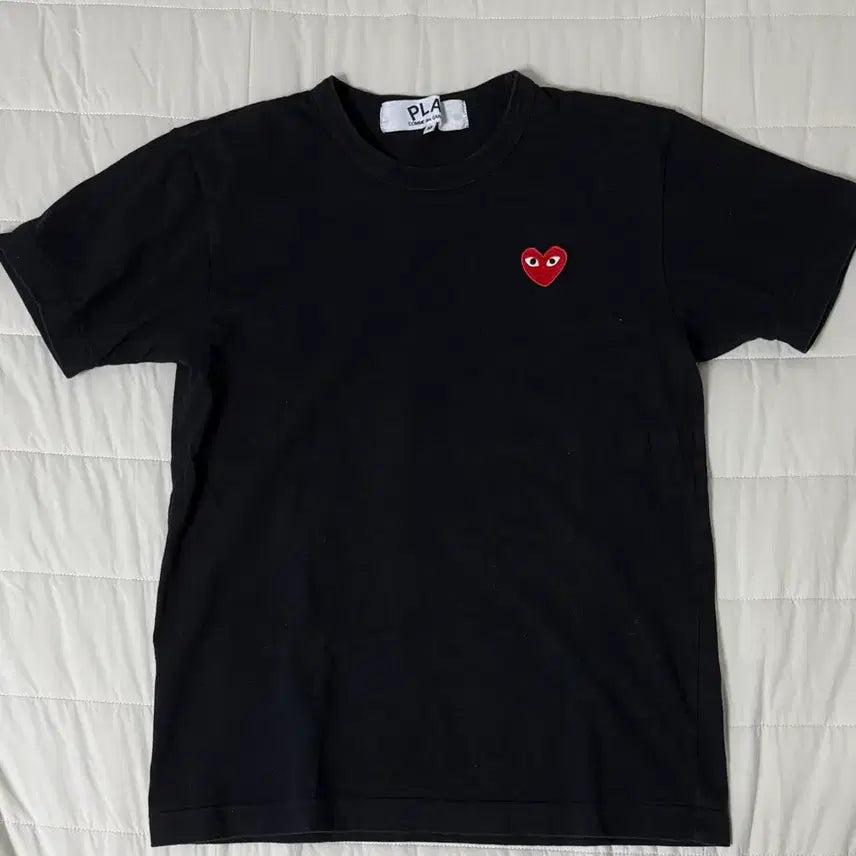 [BUNJANG] Comme des Garçons PLAY Red Heart Logo Black T-Shirt / 꼼데가르송 플레이 레드 와펜 블랙 반팔티 M