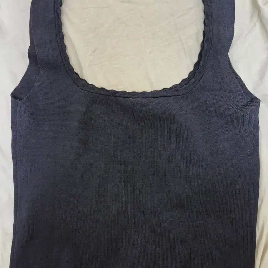 [BUNJANG] ZARA Black Wavy Hem Sleeveless Top / [ZARA] 블랙 물결 나시
