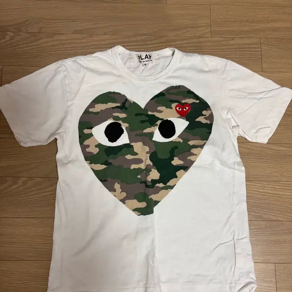 [BUNJANG] Comme des Garçons Play Camo Red Heart Patch Short Sleeve T-Shirt M / 꼼데가르송 플레이 카모 레드 와펜 반팔티 M