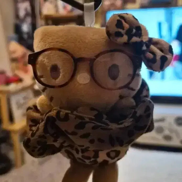 [BUNJANG] Hello Kitty Leopard Print Tanning Glasses Keychain 13cm (New) / 헬로키티 태닝 안경 레오파드 키링 13cm (새상품)