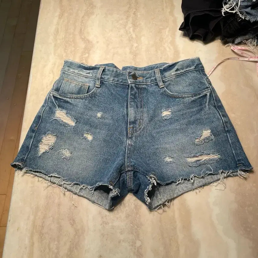 [BUNJANG] Y2K Cut-off Distressed Denim Hot Shorts / y2k 데님 반바지 찢청 컷팅 핫팬츠 숏팬츠 데미지 데미지진