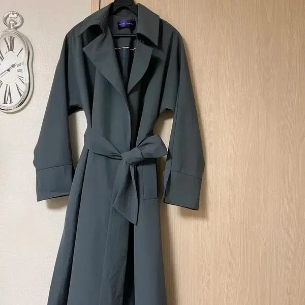 [BUNJANG] The Izzat Collection Seersucker Hepburn Trench Coat - Blue Grey / 더아이잗컬렉션 바스락 햅번 트렌치코트 블루그레이 플레어 A라인 백플립