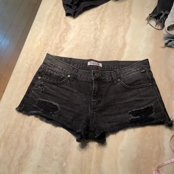 [BUNJANG] Y2K Low-Rise Black Denim Ripped Hot Pants / y2k 로우라이즈 블랙진 데님 숏팬츠 찢청 핫팬츠