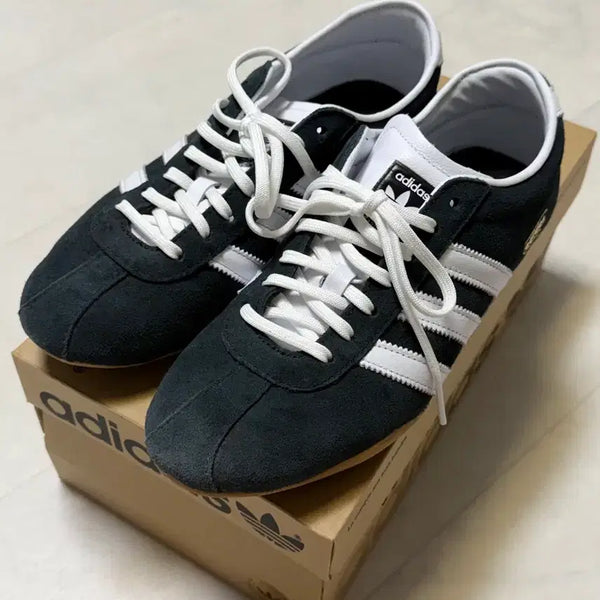 [BUNJANG] Adidas Tokyo Black Running Shoes 265 / 아디다스 도쿄 블랙 265