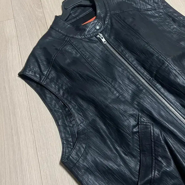 [BUNJANG] THEILMA 24ss Eco Leather Vest Jacket / 더일마 24년 에코 레더 베스트 THEILMA 페이크 가죽 조끼 자켓