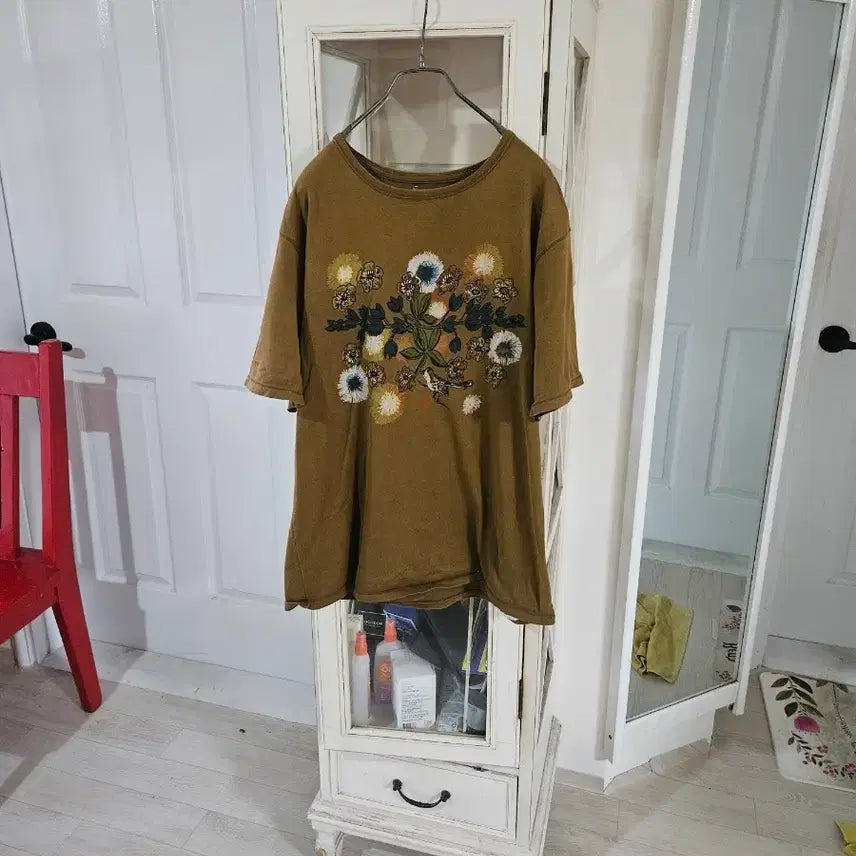 [BUNJANG] Khaki Short Sleeve T-Shirt with Flower Print / 반팔티셔츠