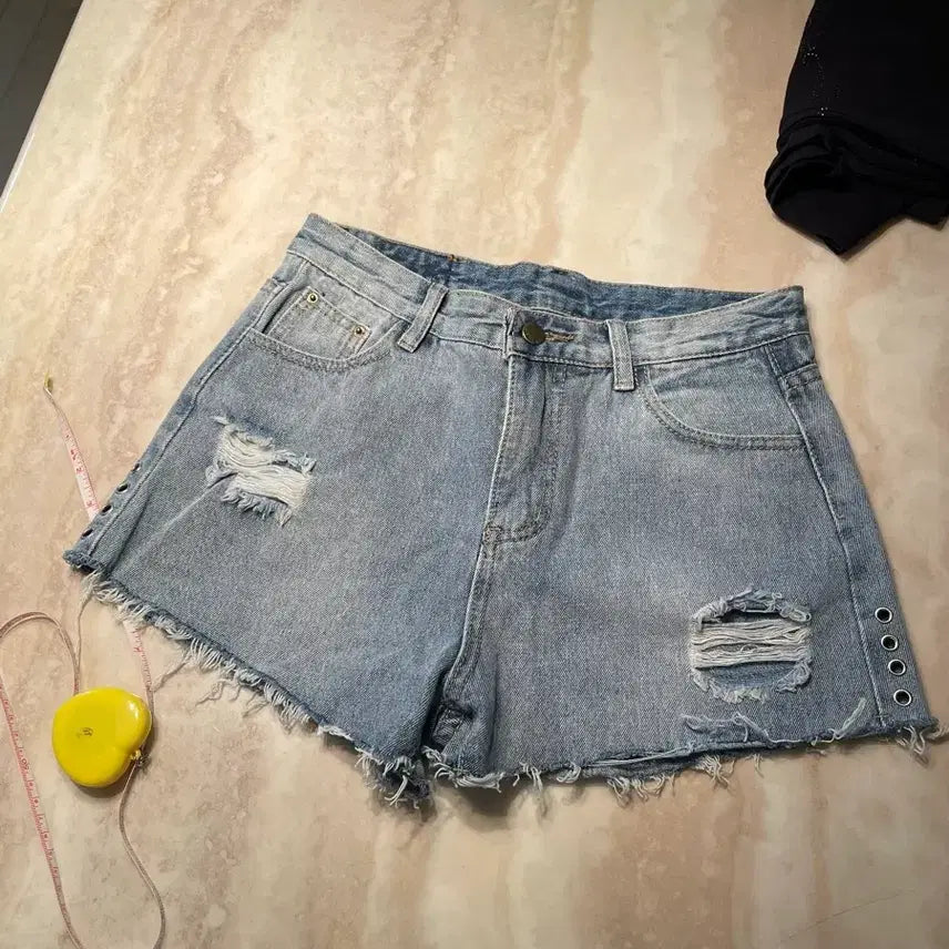 [BUNJANG] Y2K Punching Damage Denim Hot Pants / y2k 펀칭 데미지 데님 반바지 핫팬츠 숏팬츠