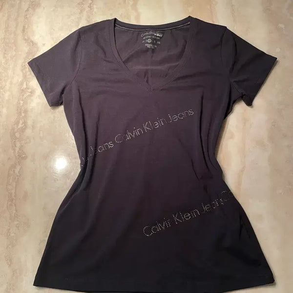 [BUNJANG] Calvin Klein Y2K Studded Cubic Logo V-Neck T-Shirt Black / y2k 캘빈클라인 스터드 큐빅 로고 반팔 티셔츠 블랙 비즈 브이넥 딱붙 딱붙티