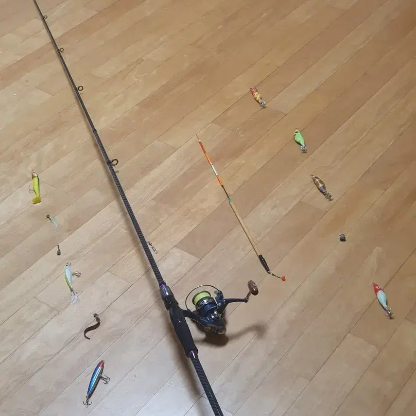[BUNJANG] Fishing Rod and Reel Combo with Lures and Floats / 루어 낚시대와 낚시릴, 그리고 다양한 종류의 루어들과 각종에기와 바다막대찌 를 함께 판매합니다^^