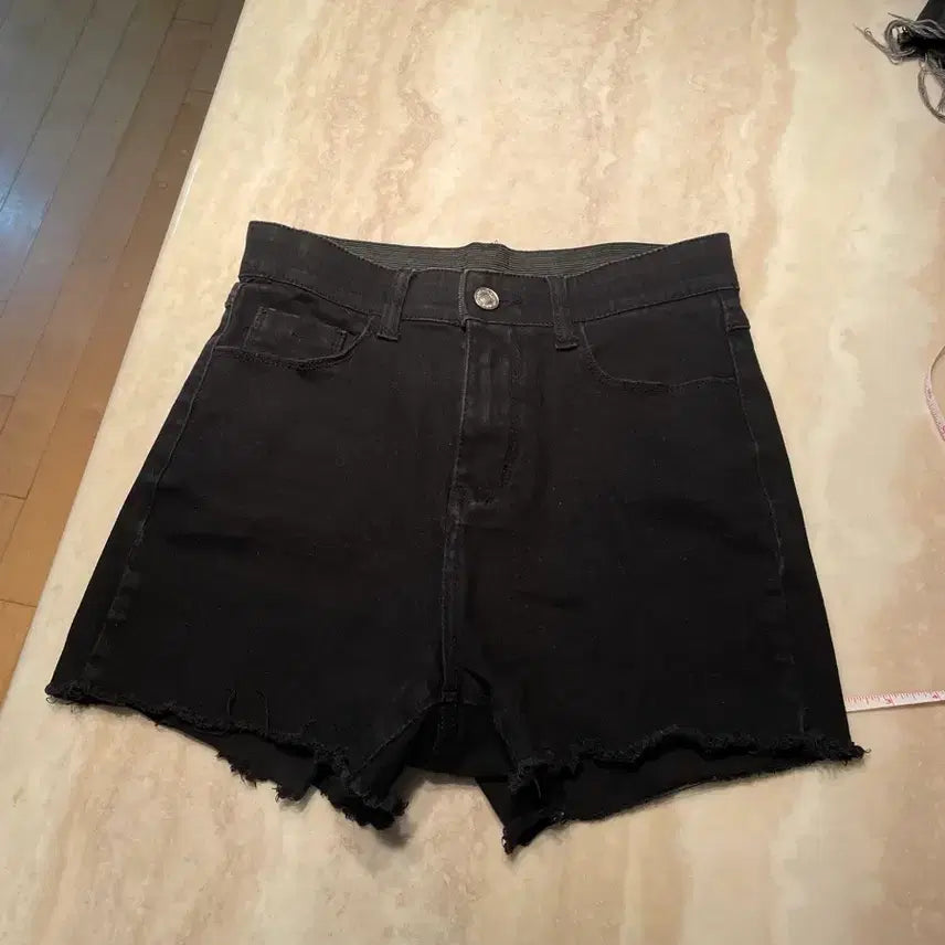 [BUNJANG] Black Cut-off Hem Banding Shorts / 밴딩 반바지 블랙 컷팅진 신축성 스판 좋음