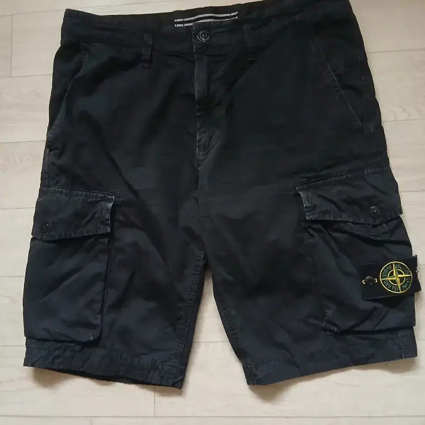 [BUNJANG] Stone Island Old Effect Bermuda Cargo Shorts Black 32 / 스톤아일랜드 반바지 팬츠 버뮤다 카고 정품 A급 블랙 32