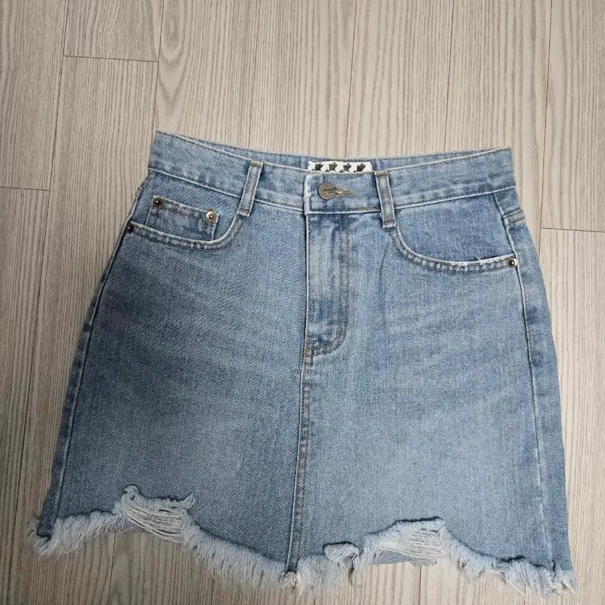 [BUNJANG] Cut-Out Distressed Denim Skirt / 데님 스커트 찢청 컷팅