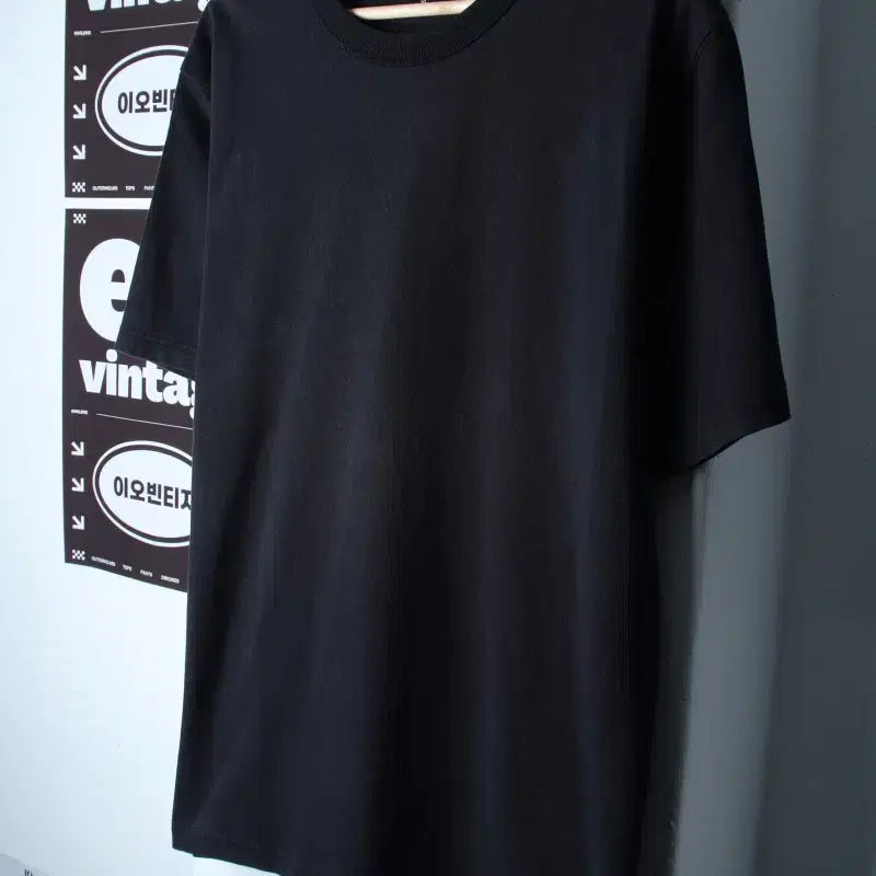 [BUNJANG] Uniqlo U-Line Plain Black T-Shirt (XL-2XL) / (XL-2XL) 유니클로 반팔 티셔츠 U라인 무지 블랙-H35442