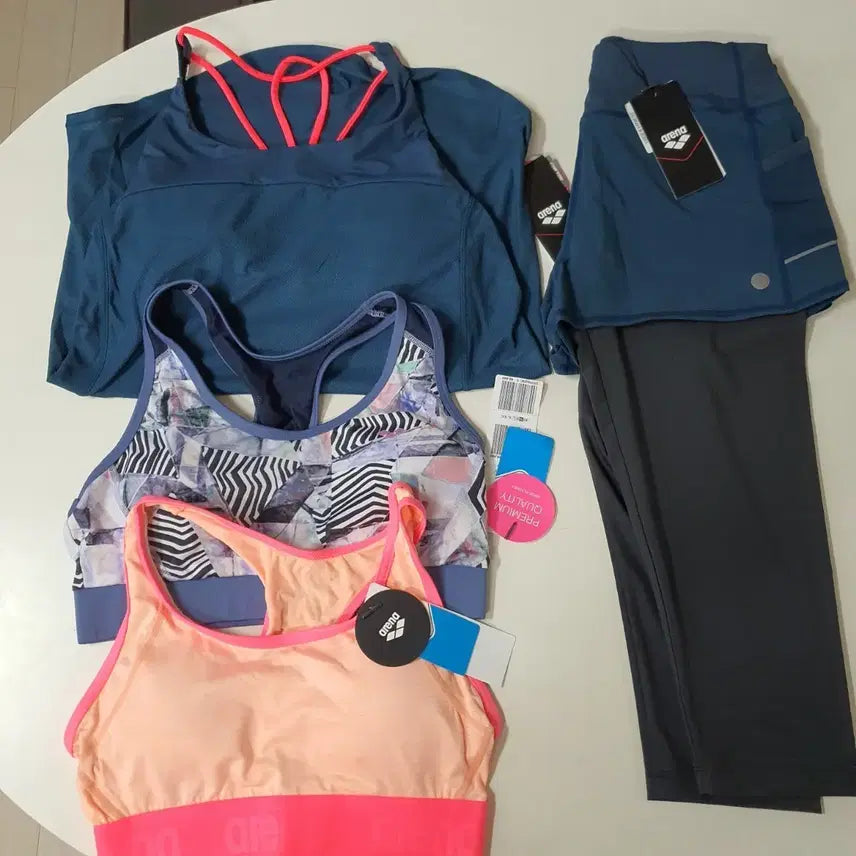 [BUNJANG] Arena Women's Workout Set (Top, 2 Sports Bras, Leggings) - Size S / 새상품 여성 운동복 세트 (상의, 브라탑 2개, 레깅스)