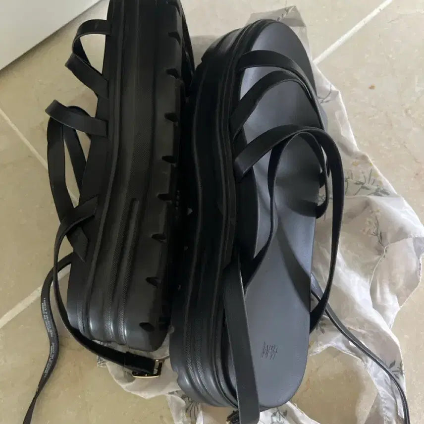 [BUNJANG] H&M Platform Wedge Summer Sandals (Black) / 새상품 H&M 통굽 여름 샌들 플랫폼 블랙 슈즈 255 260 250 245 uk6 uk7