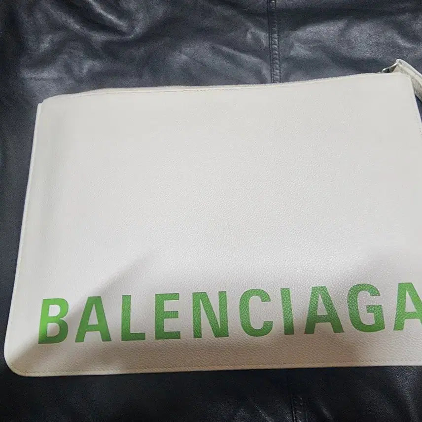 [BUNJANG] Balenciaga Large Clutch / 발렌시아가 클러치
