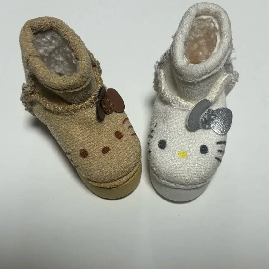 [BUNJANG] Hello Kitty Japanese Ugg Keychain Beige/White Set / 헬로키티) 일본 어그 키링 베이지/화이트 세트