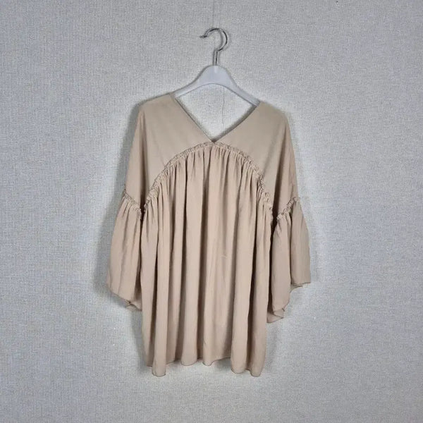 [BUNJANG] Beige V-Neck Shirring Blouse / (#66,77추천/F/택X새상품)베이지 양V넥 셔링 블라우스