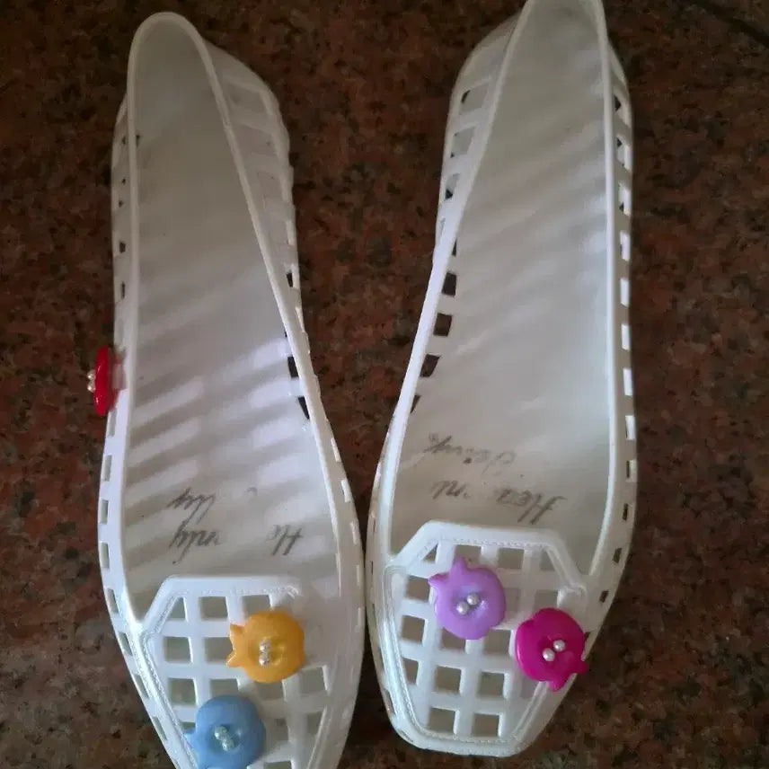 [BUNJANG] White Jelly Shoes with Apple Charm (Size 230) / 흰색 젤리슈즈 사과 파츠 비비드 230 화이트