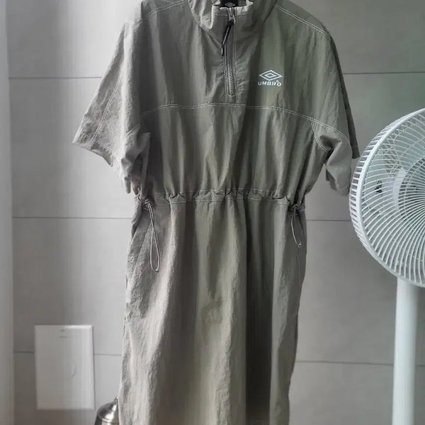 [BUNJANG] Umbro Ripstop One-Piece Dress Beige / 엄브로 바스락 원피스 베이지