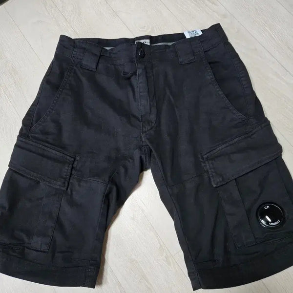 [BUNJANG] C.P. Company Cargo Shorts Black / C.P.컴퍼니 카고 반바지 블랙42