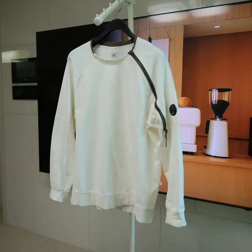 [BUNJANG] C.P. Company Lens Detail Sweatshirt (Ivory, XL-2XL) / C.P.컴퍼니 렌즈 맨투맨 아이보리 XL~2XL