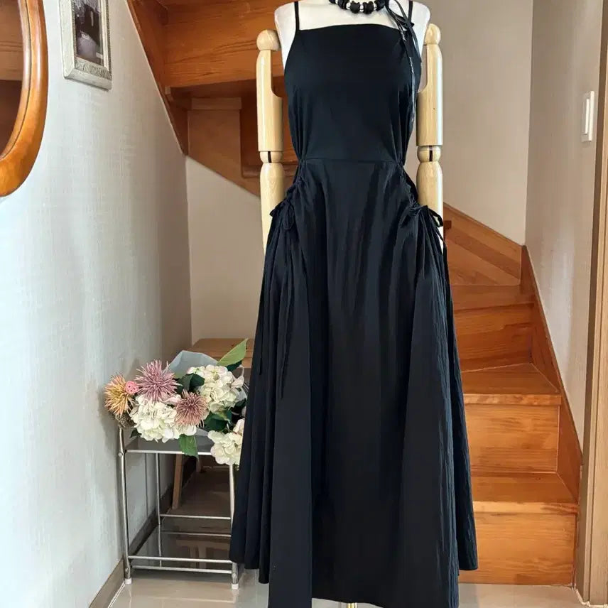 [BUNJANG] Black Sleeveless Strap Dress with Pocket Shirring / 블랙 민소매 끈 원피스. 포켓셔링 바스락