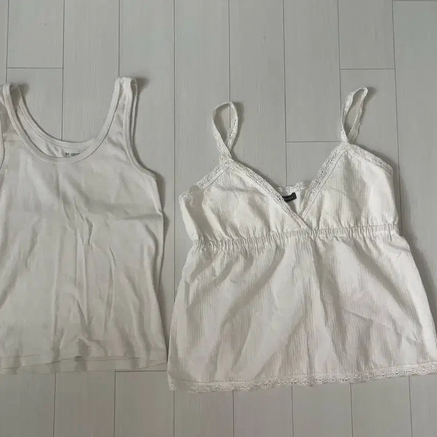 [BUNJANG] Brandy Melville White Ribbed Tank Top / 브랜디멜빌 탱크 탑 화이트 슬리브리스 두번째 기본나시