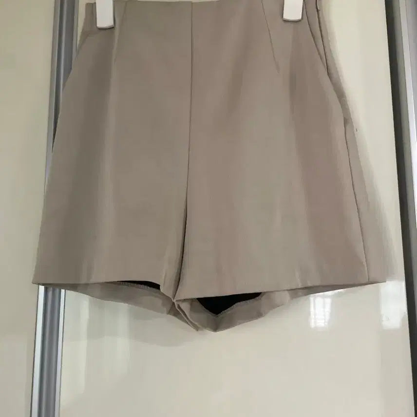 [BUNJANG] Boonzu Beige Shorts / Boonzu 베이지색 반바지