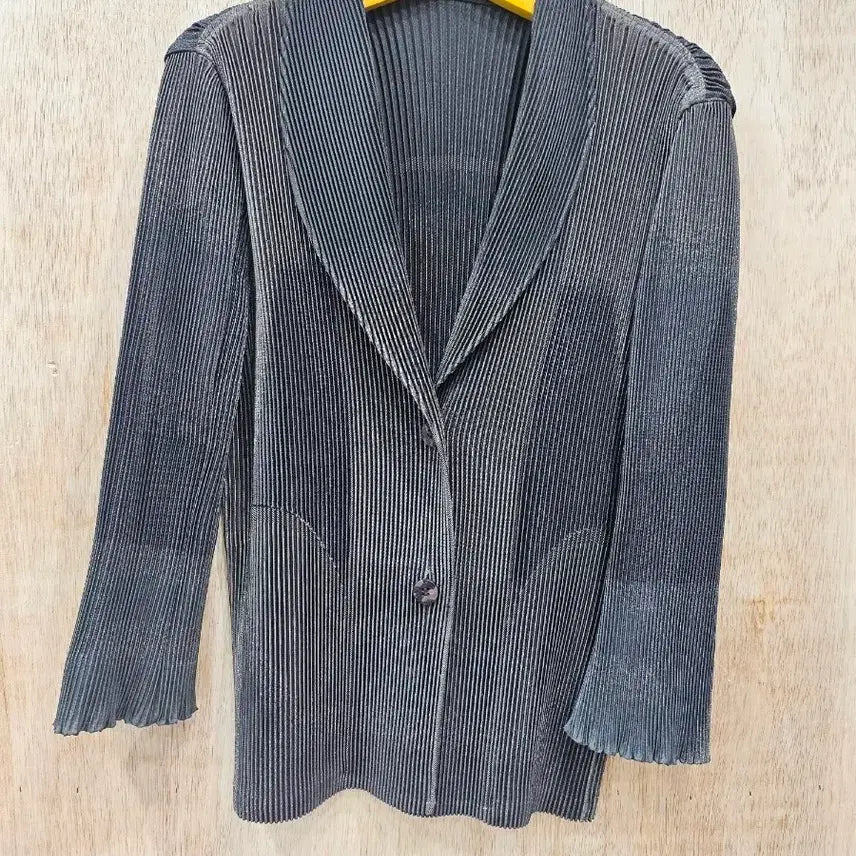 [BUNJANG] Issey Miyake Pleats Jacket Size 2 / 이세이 미야케 한글택  플리츠 자켓 2(85-94-165)
