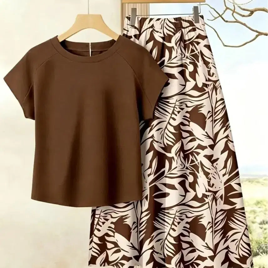 [BUNJANG] Brown Short-Sleeve T-Shirt & Palm Tree Pattern Skirt Set / 브라운 반팔 티셔츠 + 야자수 패턴 스커트 세트
