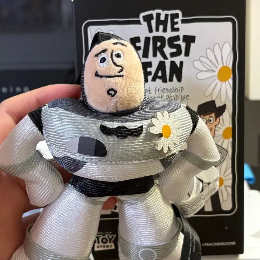 [BUNJANG] Peaceminusone x Toy Story Buzz Lightyear Blind Box Keychain / 피스마이너스원 토이스토리 콜라보 블라인드 버즈 키링 팝니다
